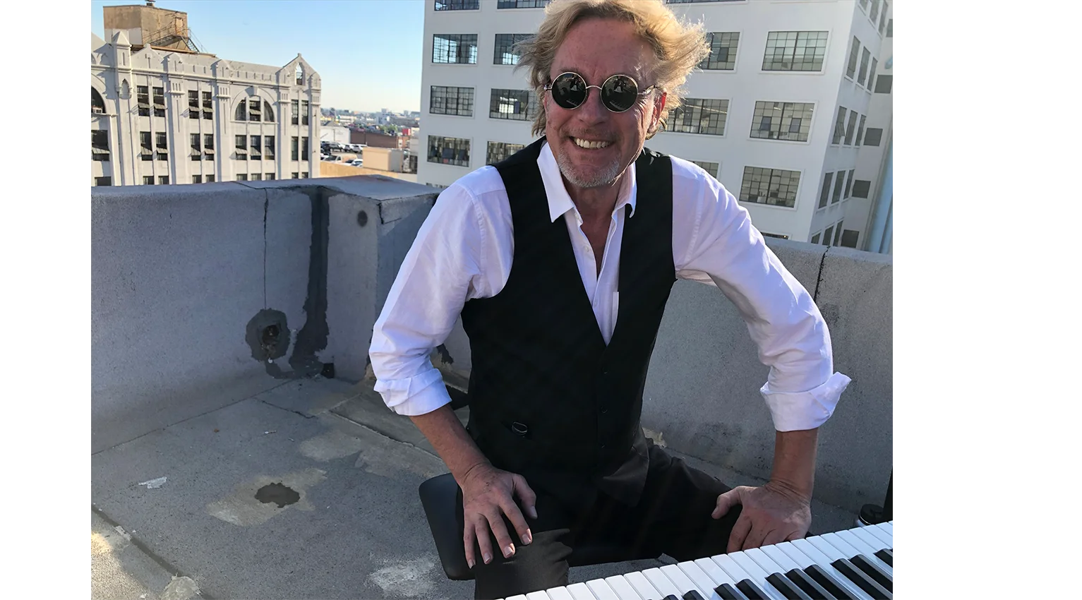 The-Convertibles-Christmas-Rooftop-Concert (30)